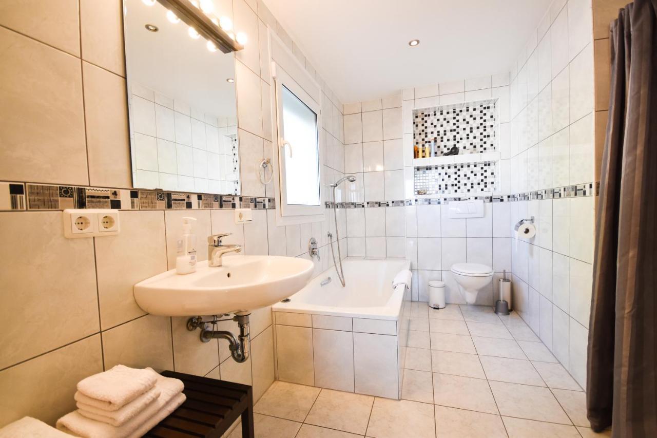 In The Second Line, Modern Beachfront Holiday Home In Costabella, Marbella Ngoại thất bức ảnh